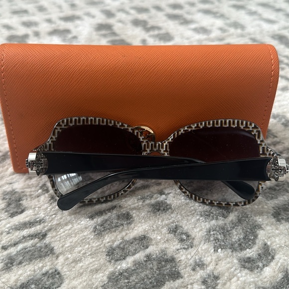 Tory Burch Sunglasses main image 5